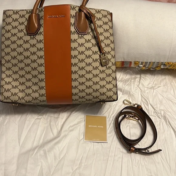 Michael Kors Mercer Tote - Picture 7 of 7